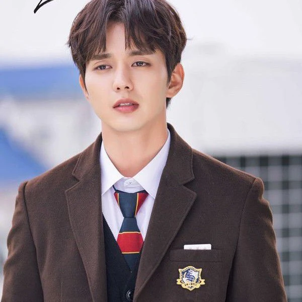 The most loved look of Yoo Seungho today