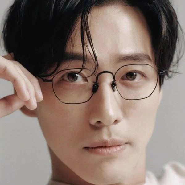 Popular photo full of fans’ love for Namkoong Min