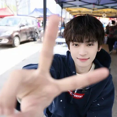 The most loved look of Zi Yu today