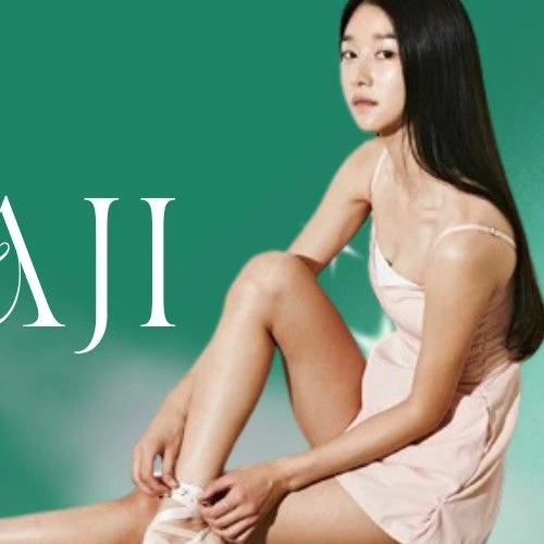 The most loved look of Seo Yeaji today