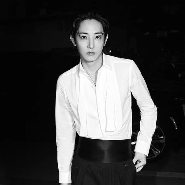 Popular photo full of fans’ love for Lee Soohyuk