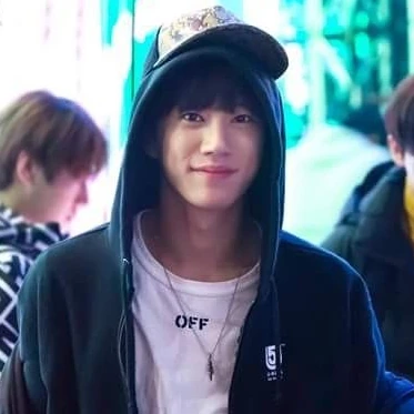 Popular photo full of fans’ love for Lee Junyoung