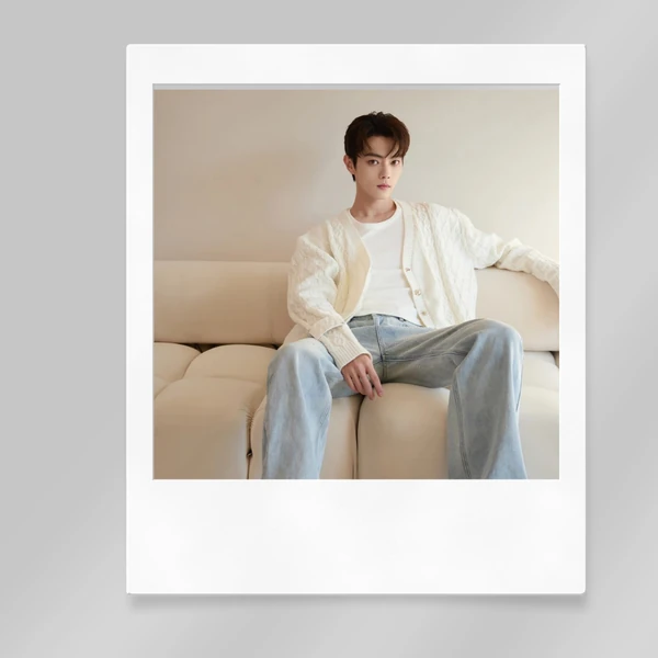 Popular photo full of fans’ love for Xu Kai