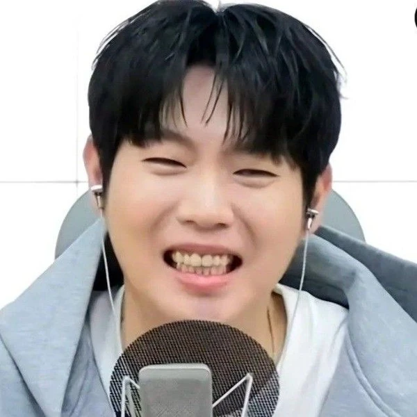 The most loved look of Son Taejin today