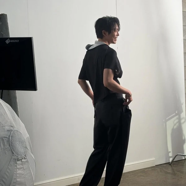 充滿粉絲愛的金材昱人氣照片