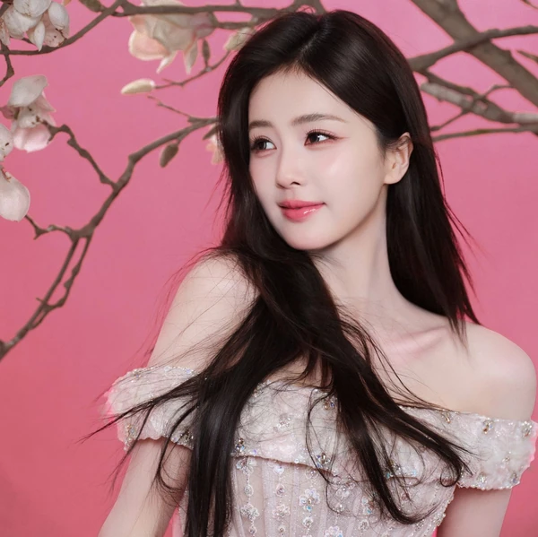 Popular photo full of fans’ love for Bai Lu