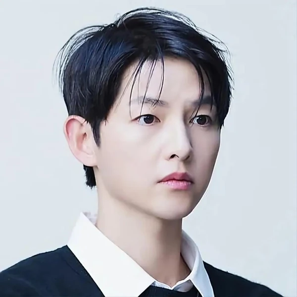 The most loved look of Song Joongki today