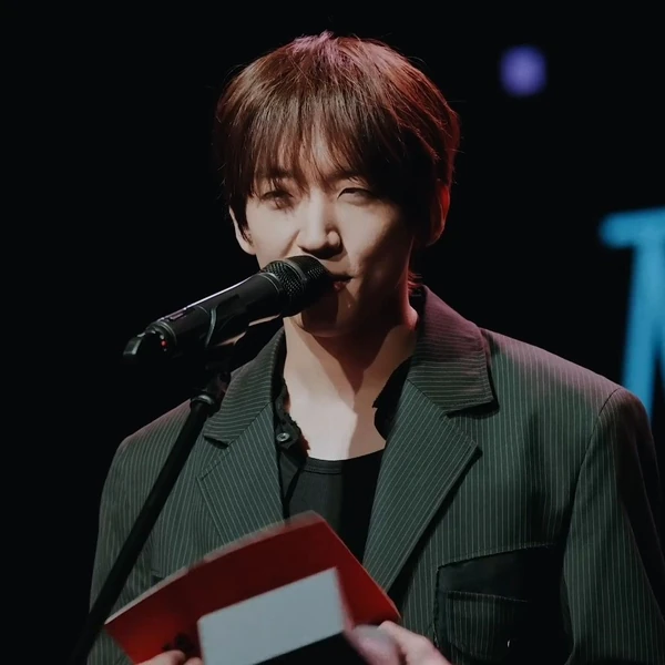 Popular photo full of fans’ love for Lee Seungyoon