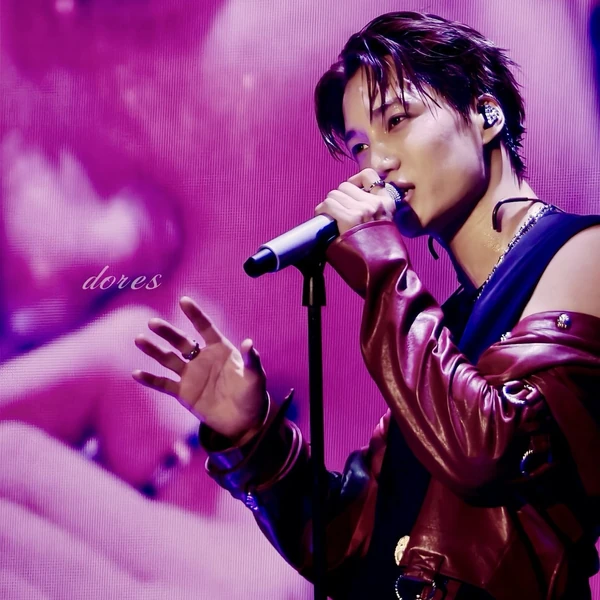 Popular photo full of fans’ love for KAI