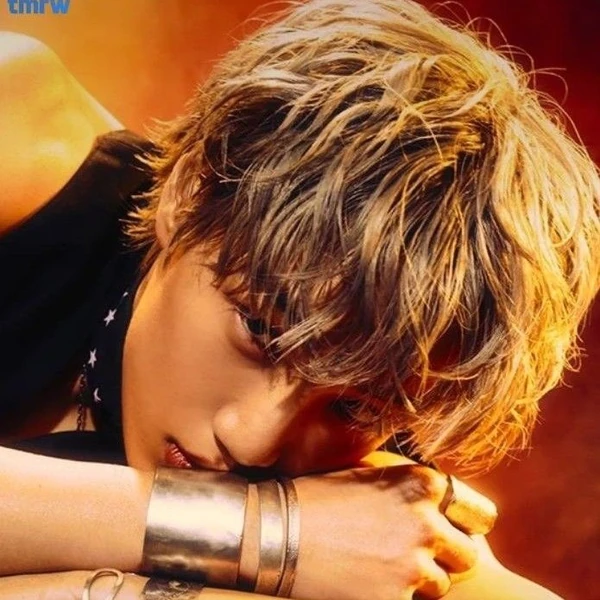 The most loved look of KAI today