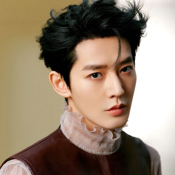 The most loved look of Deng Wei today