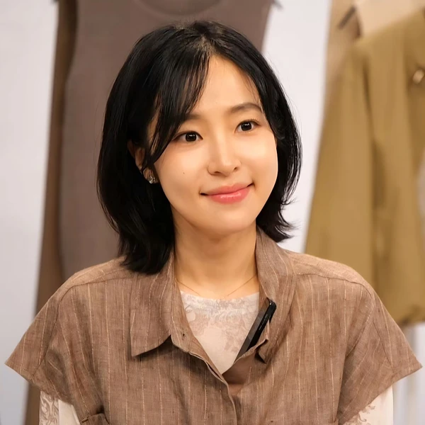 The most loved look of Hong Ja today