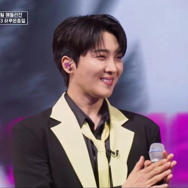 Popular photo full of fans’ love for Hwang Yunsung