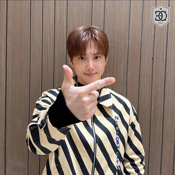 Popular photo full of fans’ love for Suho