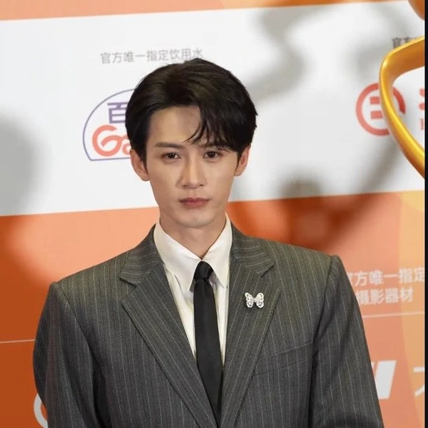 The most loved look of Tan Jianci today