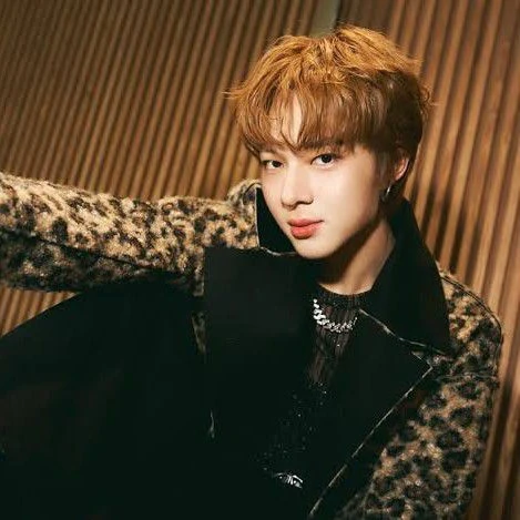 Popular photo full of fans’ love for NuNew