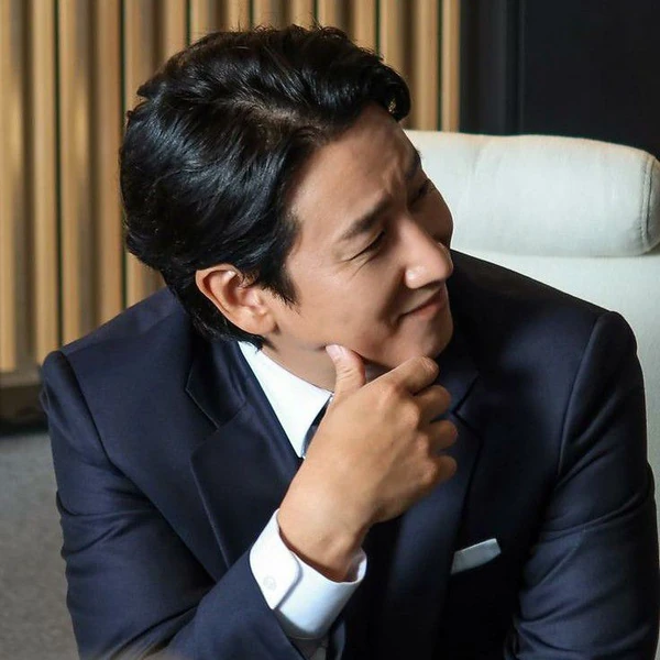 Foto populer Lee Sunkyun yang penuh cinta dari penggemar