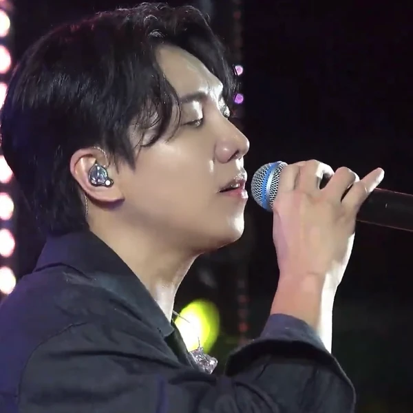 The most loved look of Lee Seunggi today