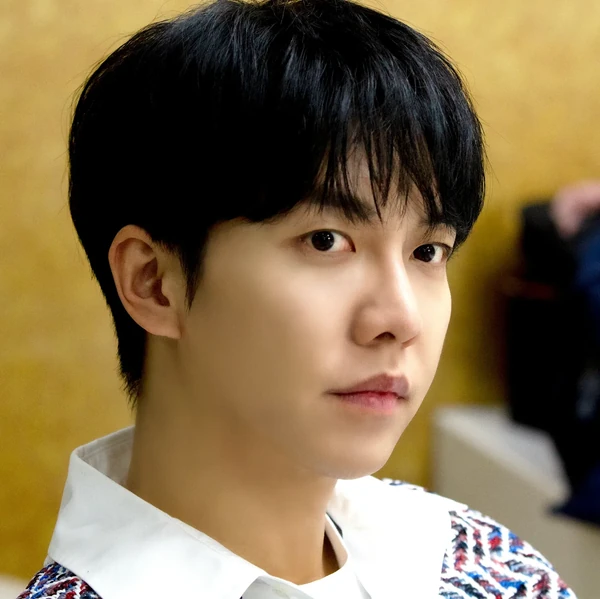 The most loved look of Lee Seunggi today