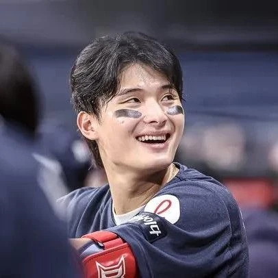 Popular profile photo of Yoon Donghee loved by fans