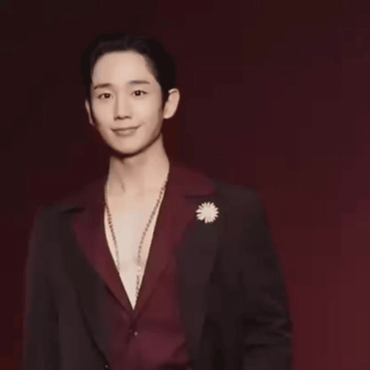 今天最受喜愛的丁海寅模樣