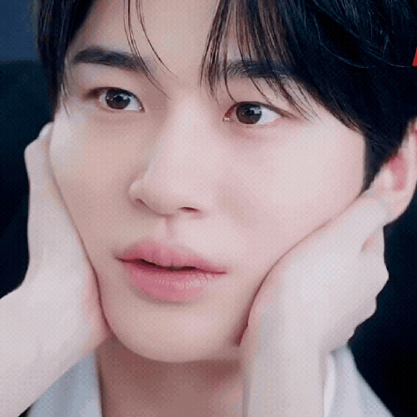 Today’s standout profile photo of Byeon Wooseok on Choeaedol Celeb