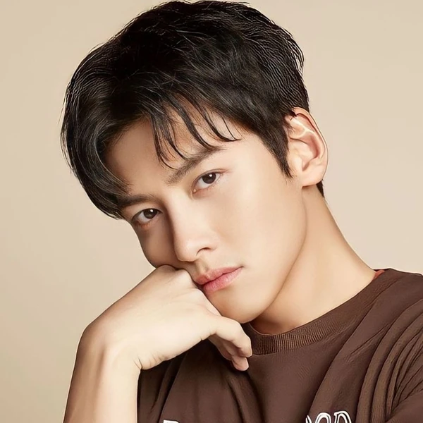 今天最受喜爱的池昌旭模样