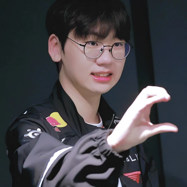 今天在Choeaedol Celeb中最闪耀的Doran代表照片