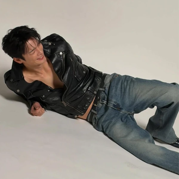 Foto populer Seo Inguk yang penuh cinta dari penggemar