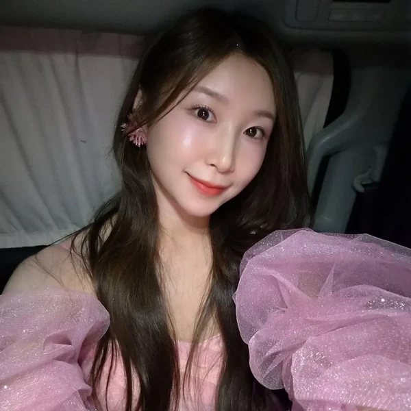 Popular photo full of fans’ love for Lee Sona