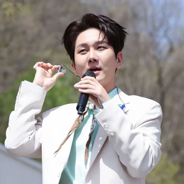 오늘 가장 사랑받은 김수찬의 모습