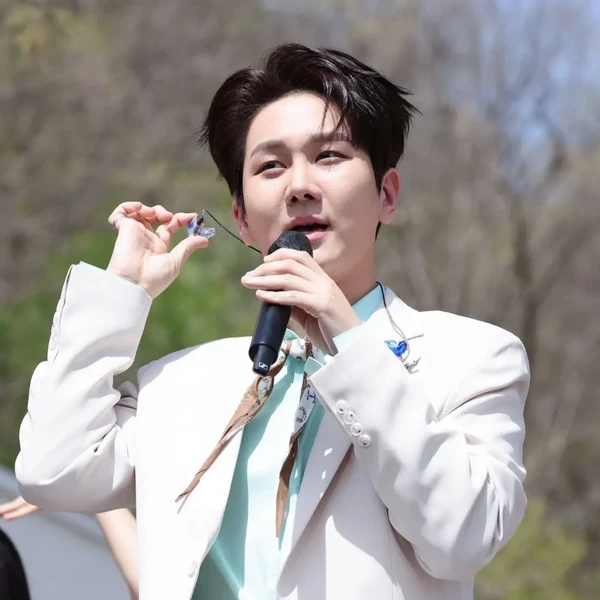 充满粉丝爱意的金秀瓒人气照片