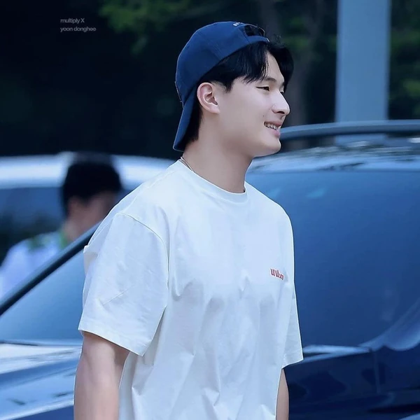 今天在Choeaedol Celeb中最闪耀的Yoon Donghee代表照片