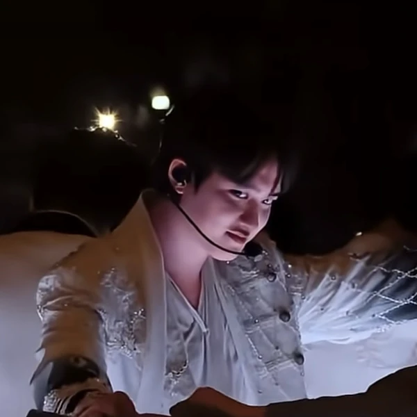 今天最受喜愛的都暻秀 (D.O.)模樣