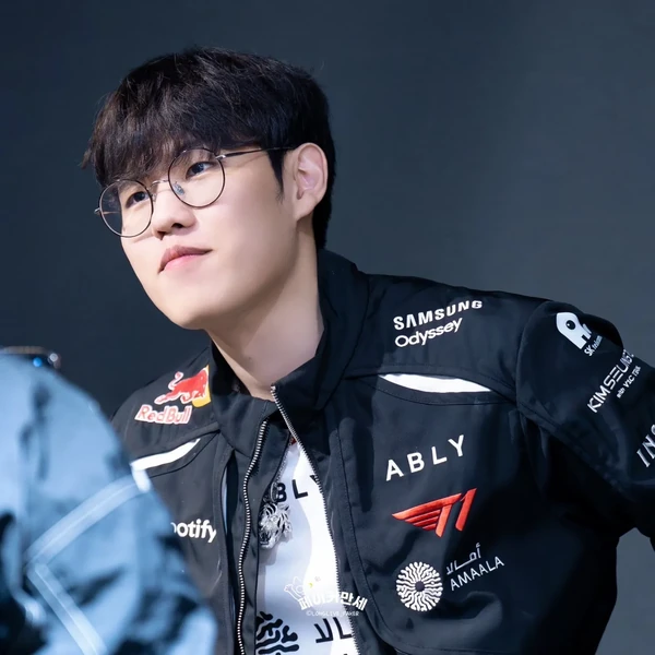 Today’s standout profile photo of Oner on Choeaedol Celeb