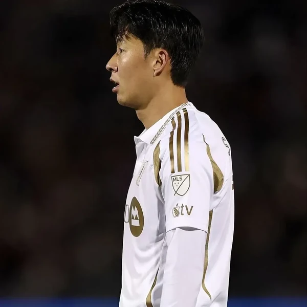 Foto profil populer Son Heungmin yang dipilih melalui voting