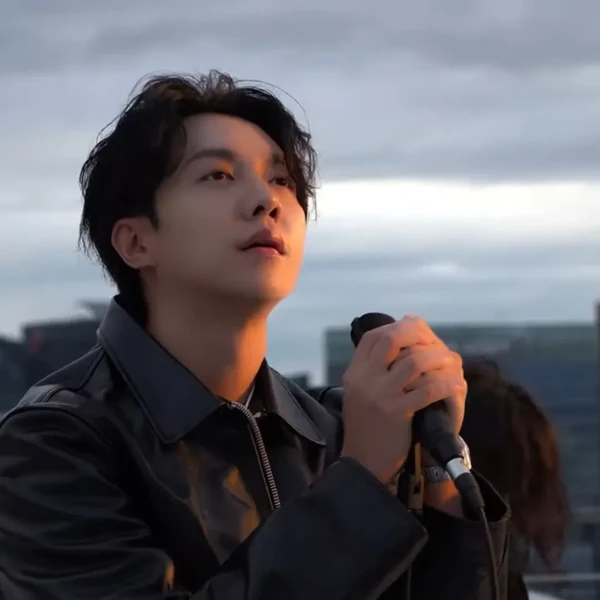 The most loved look of Lee Seunggi today