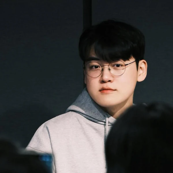 Postingan banner paling populer di komunitas Gumayusi