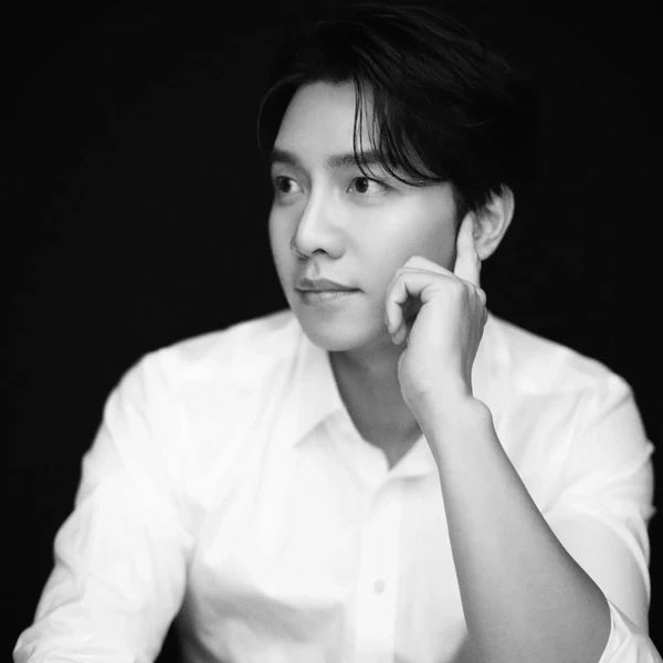 Popular photo full of fans’ love for Lee Seunggi