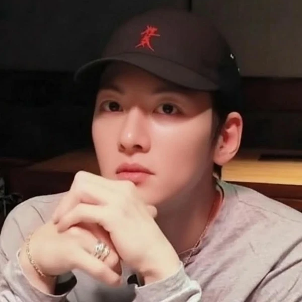 充满粉丝爱意的池昌旭人气照片