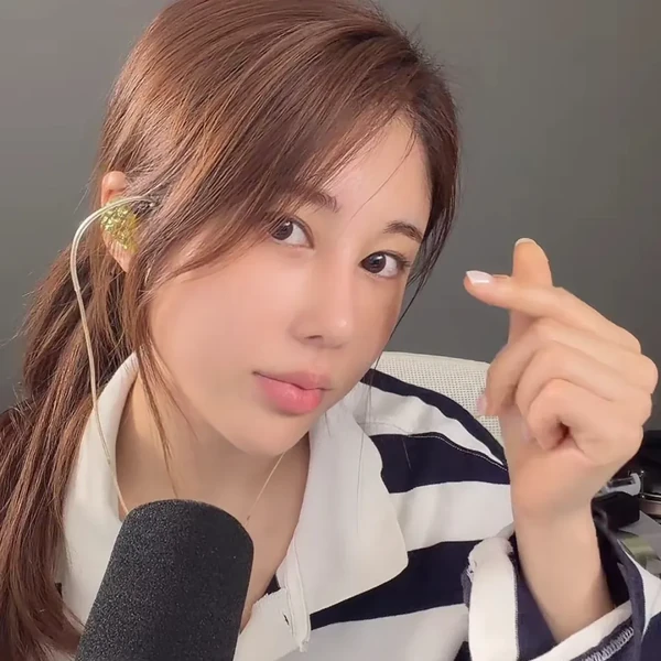 Foto populer Kim Soyou yang penuh cinta dari penggemar