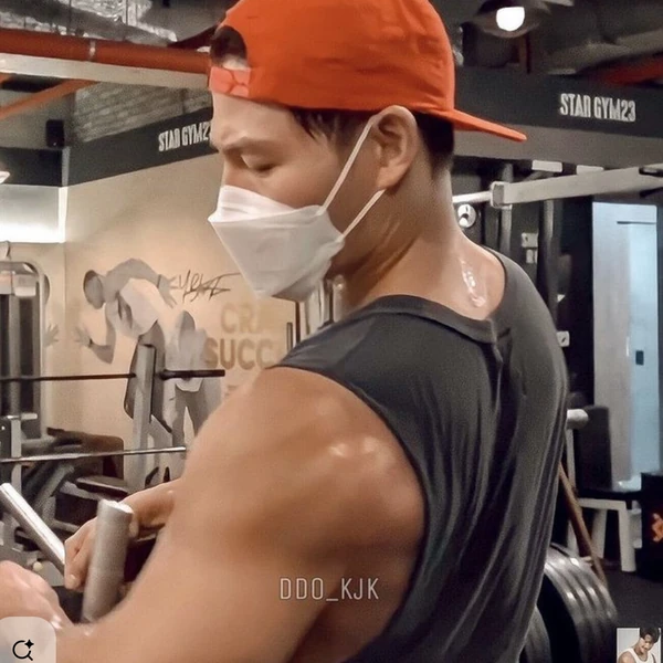 今天最受喜愛的金鍾國模樣