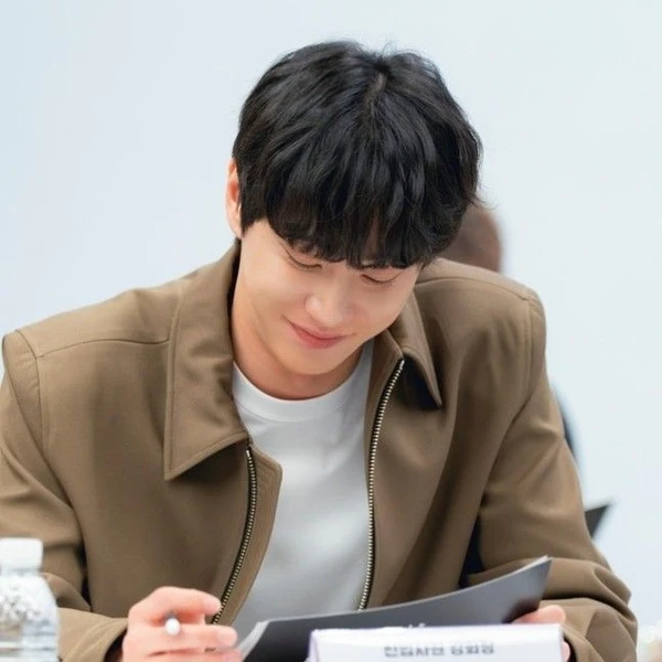 오늘 가장 사랑받은 이준영의 모습