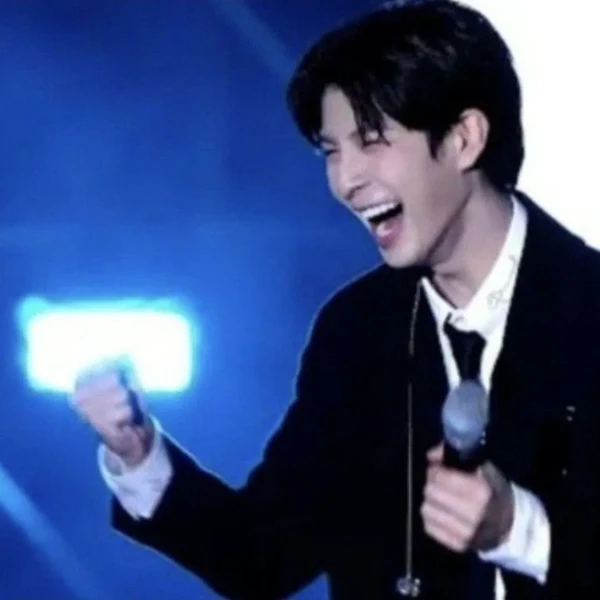 充滿粉絲愛的鄭東元人氣照片