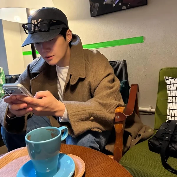 Popular photo full of fans’ love for Kim Seonho