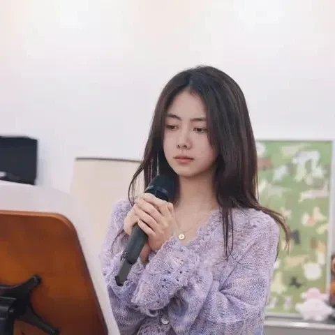 The most loved look of Tan Song Yun today