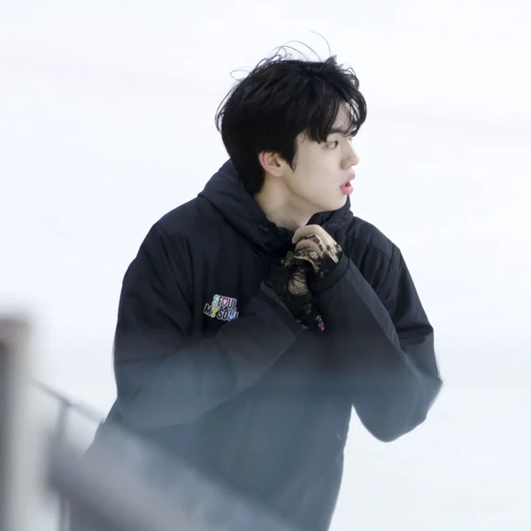 粉丝团打造的Cha Junhwan第一名横幅帖子