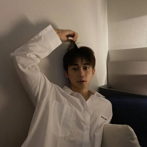 The most loved look of Park Jibin today