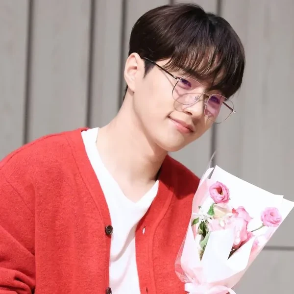 Top moment of Kim Myungsoo (L) chosen by fans