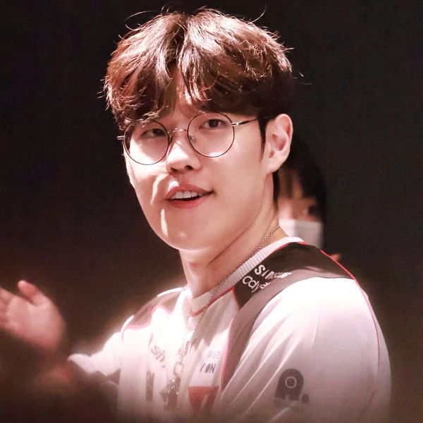 Foto profil terbaik Oner hari ini di Choeaedol Celeb